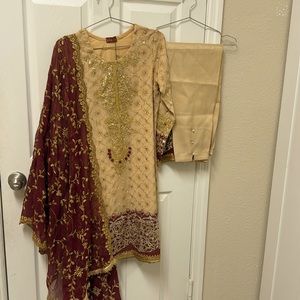 New Pakistani Indian Ethnic wedding EiD party shalwar kameez maroon & gold #589